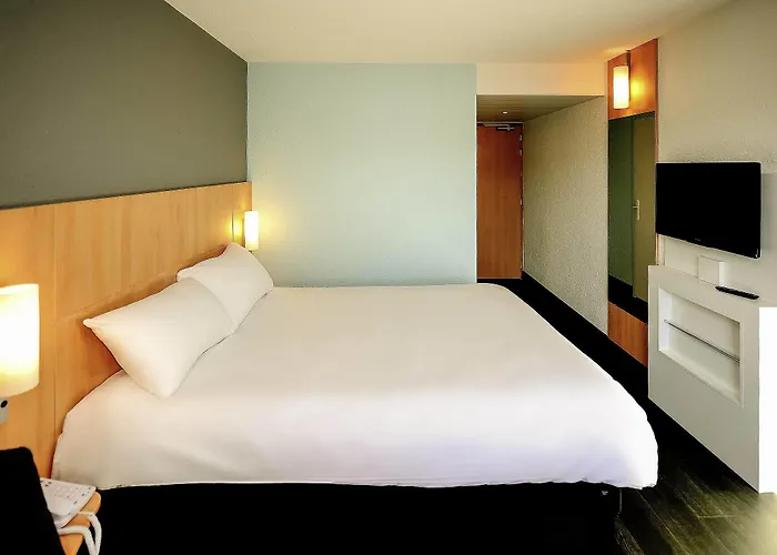 Ibis Budget Lyon Est Бено